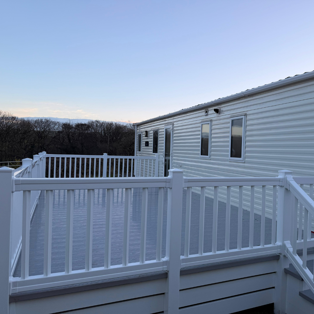 Abi Oakley 2017 Decking